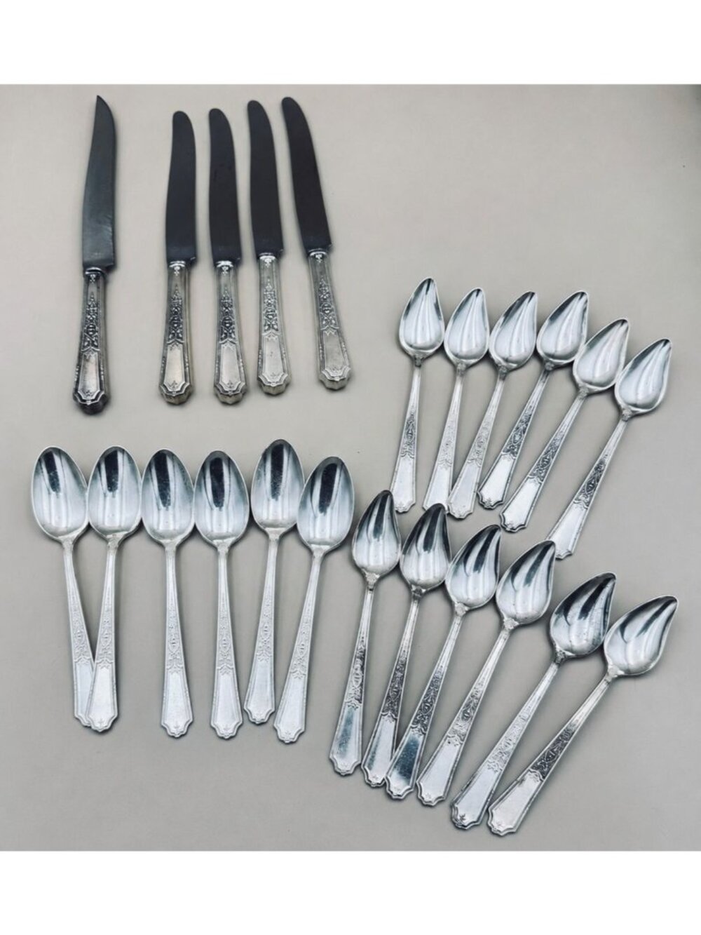 Lot of 25 Rogers ANCESTRAL Replacement Flatware Knife Spoon Fruit Silver Plate